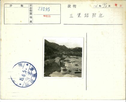 山间多云岩石溪流.jpg