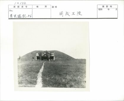 山间小屋与草地风光.jpg