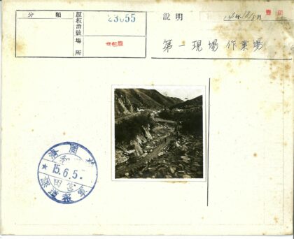 山间小径徒步与巨石景观.jpg