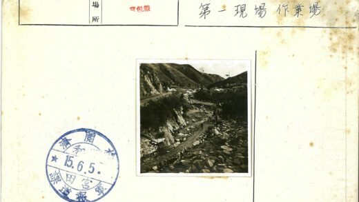 山间小径徒步与巨石景观.jpg