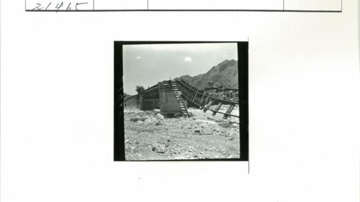 山间残桥与旧屋.jpg