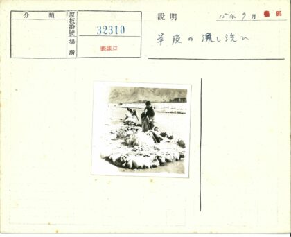 山间浅河洗衣人.jpg
