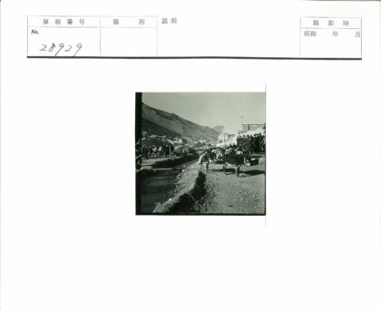 山间溪流市场人驴繁忙景象.jpg