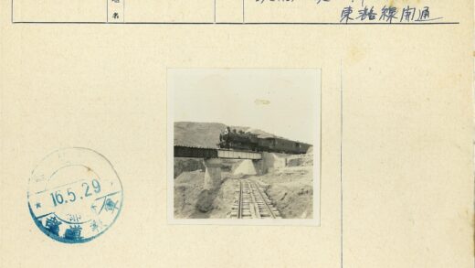 山间火车铁轨桥梁.jpg
