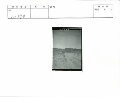 山间石堆土路晴空.jpg