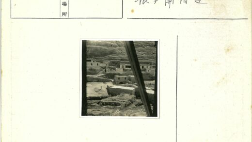 山间石屋窗景.jpg