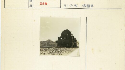 山间蒸汽机车行驶.jpg