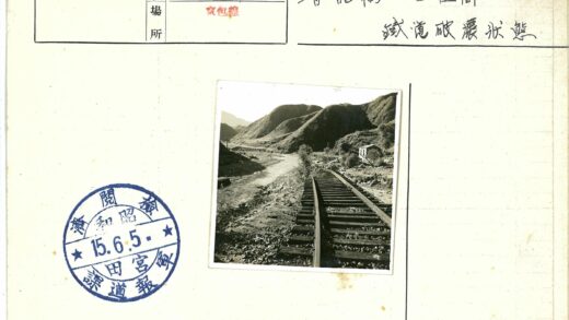 山间铁轨与河流风光.jpg