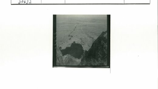 山顶俯瞰古城废墟遗址.jpg
