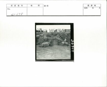 山顶俯瞰水岸岩石建筑.jpg