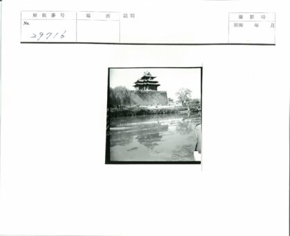 山顶古建与绿林湖影.jpg