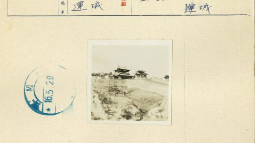 山顶古建曲顶草岩风光.jpg