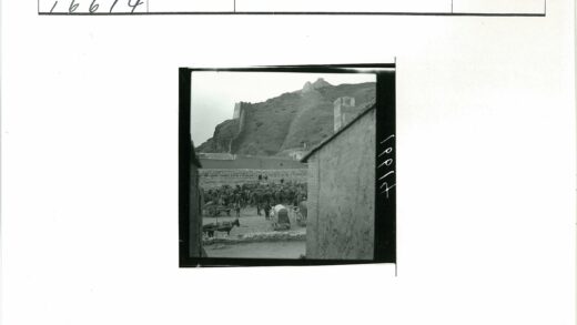 山顶堡垒与马车山地景观.jpg