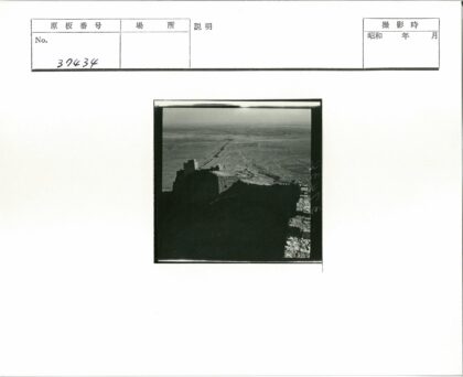 山顶堡垒俯瞰农田.jpg