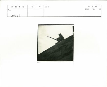 山顶孤独持枪者.jpg