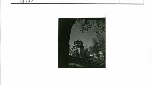 山顶宝塔与古建晴空.jpg