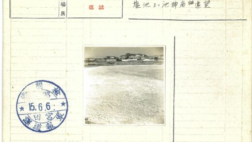 山顶建筑与广阔平原远景.jpg
