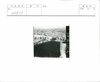 山顶石堡与蜿蜒河流景观.jpg