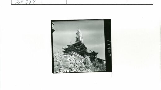 山顶钟楼古建筑晴空.jpg