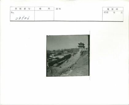 山顶防御建筑俯瞰平顶聚落.jpg
