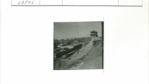 山顶防御建筑俯瞰平顶聚落.jpg