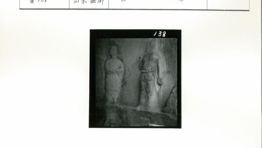 岩壁双雕像服饰对比.jpg
