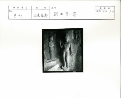 岩壁神像手持器物雕像.jpg