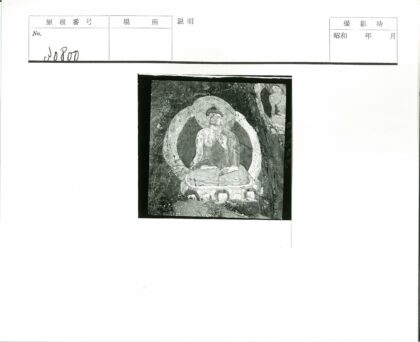 岩石佛像黑白摄影.jpg