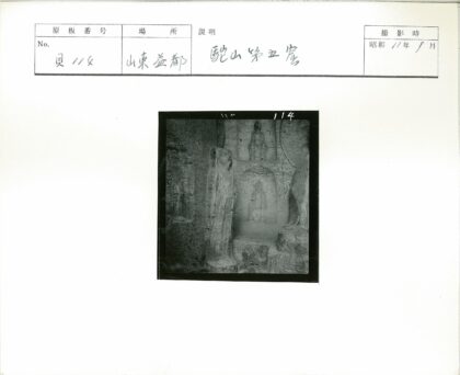 岩石壁龛人物雕像.jpg