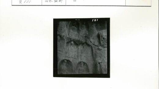 岩石壁龛人物雕像特写.jpg