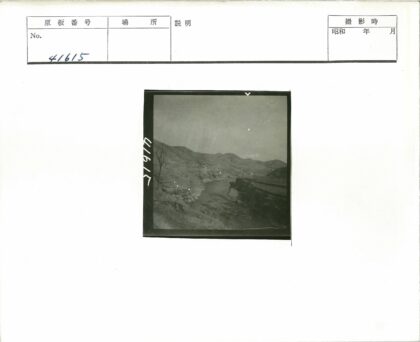 岩石山地蜿蜒河流景观.jpg