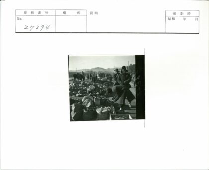 岩石山地露天市场商品展.jpg