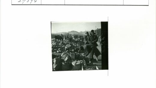 岩石山地露天市场商品展.jpg
