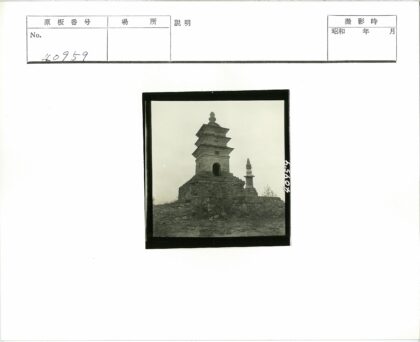 岩石山阶梯石塔入口.jpg