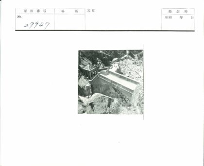 岩石峡谷石桥与亭子景观.jpg