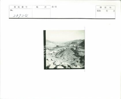 岩石景观与山脉风光.jpg