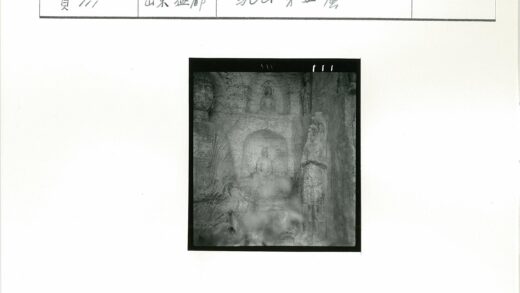 岩石浮雕坐像与立像.jpg