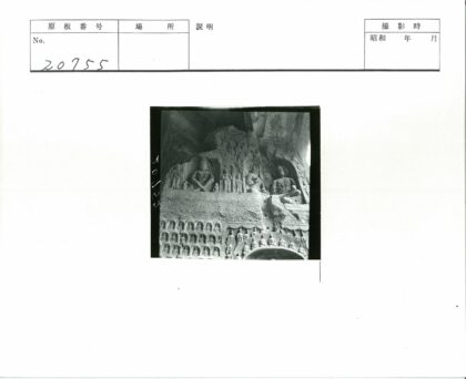 岩石浮雕宗教雕像群.jpg