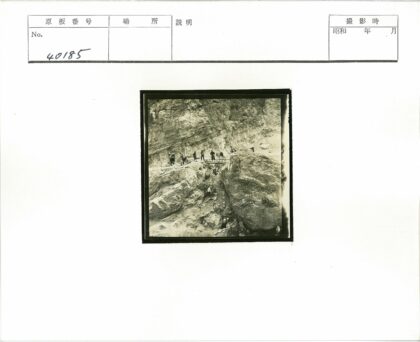 峡谷临时木桥搭建纪实.jpg