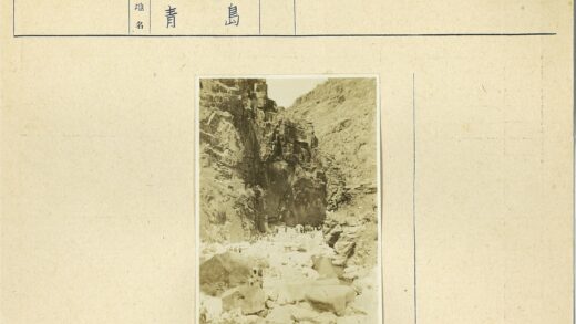 峡谷探险悬崖溪流景观.jpg