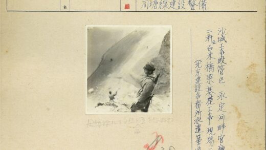 峭壁俯瞰沙坡人影.jpg