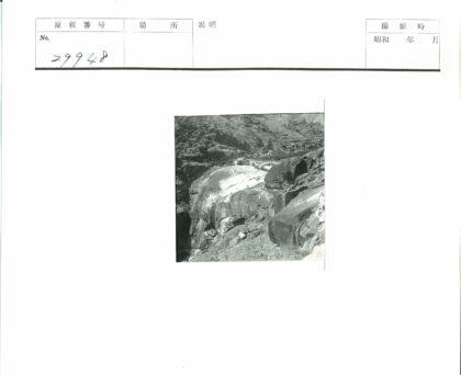 崎岖山地与拱桥景观.jpg