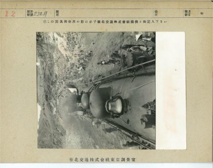 崎岖山地中的蒸汽机车.jpg
