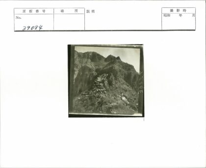 崎岖山地岩石景观.jpg
