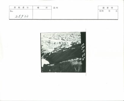 崎岖山地景观黑白摄影.jpg