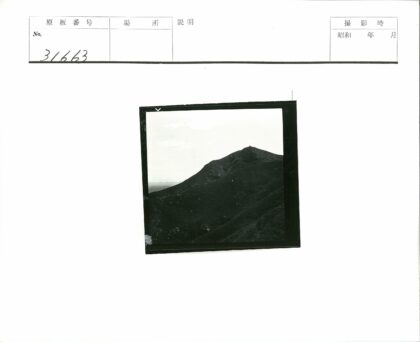 崎岖山峰多云天空.jpg