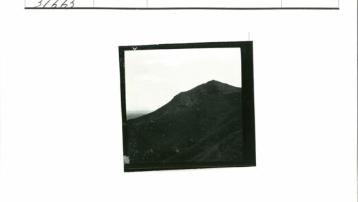 崎岖山峰多云天空.jpg