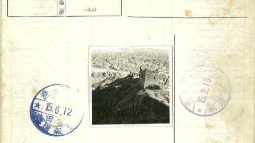 崎岖山脉上的坚固塔楼.jpg