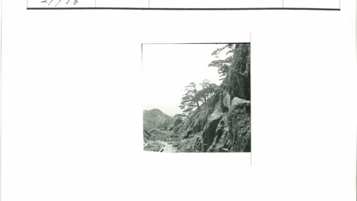 崎岖山路岩石景观.jpg