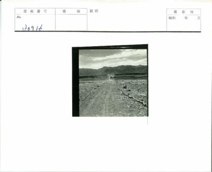 崎岖山路汽车扬尘行.jpg